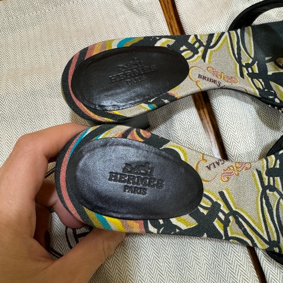 Authentic Hermes oasis sandal kitten heel black stud 37 like new with box - Picture 5 of 8